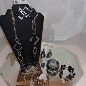 NWTS 2 NECKLACES 2 EARRINGS & 2 BRACELET RETAIL $8